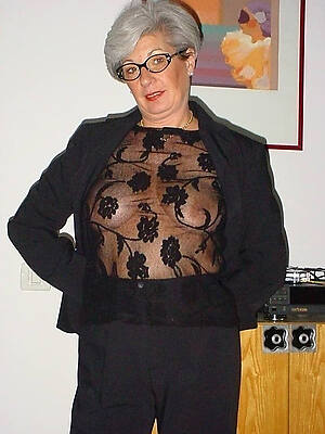 Hot mature mom pics