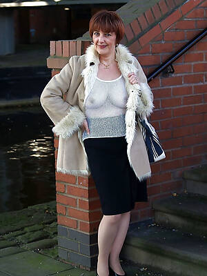 Horny mature porn pics