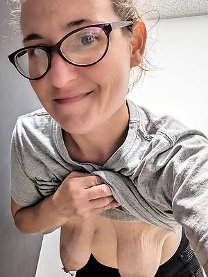 Hairy mature porn pics