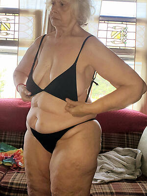 Mature lady naked photos