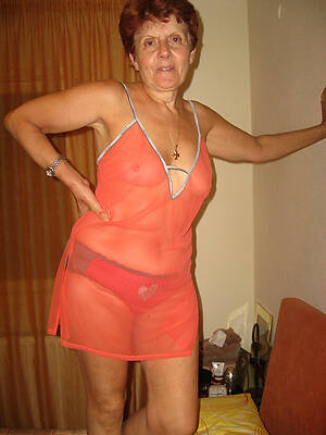 Mature lady naked photos
